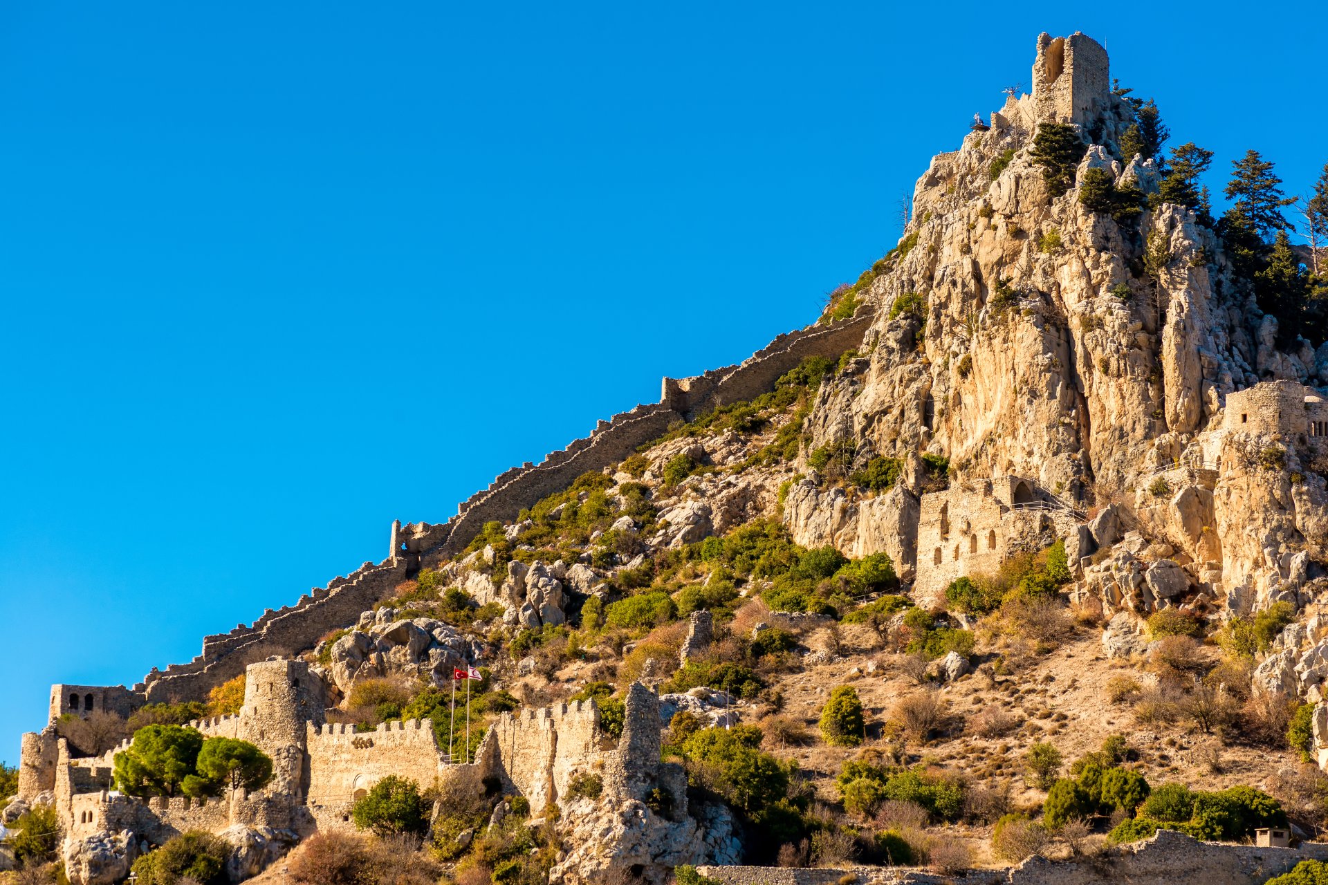 St. Hilarion Kalesi Tarih&ccedil;esi &ndash; Orta&ccedil;ağ&rsquo;ın Zirvedeki Muhafızı