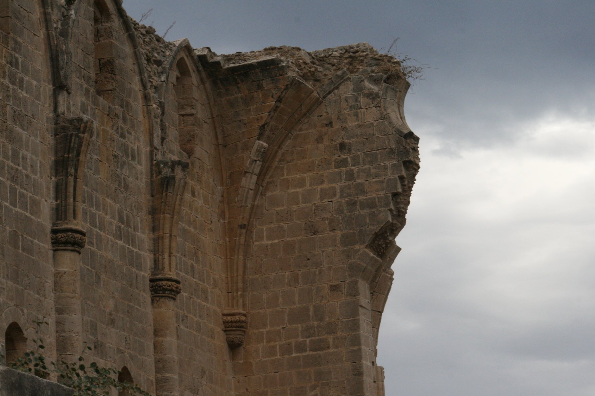 Kalenin Öncesinde Bir Manastır Var mıydı? – Efsaneler, Halk Hafızası ve Tarihsel Belirsizlik, ST. HILARION KALESİ