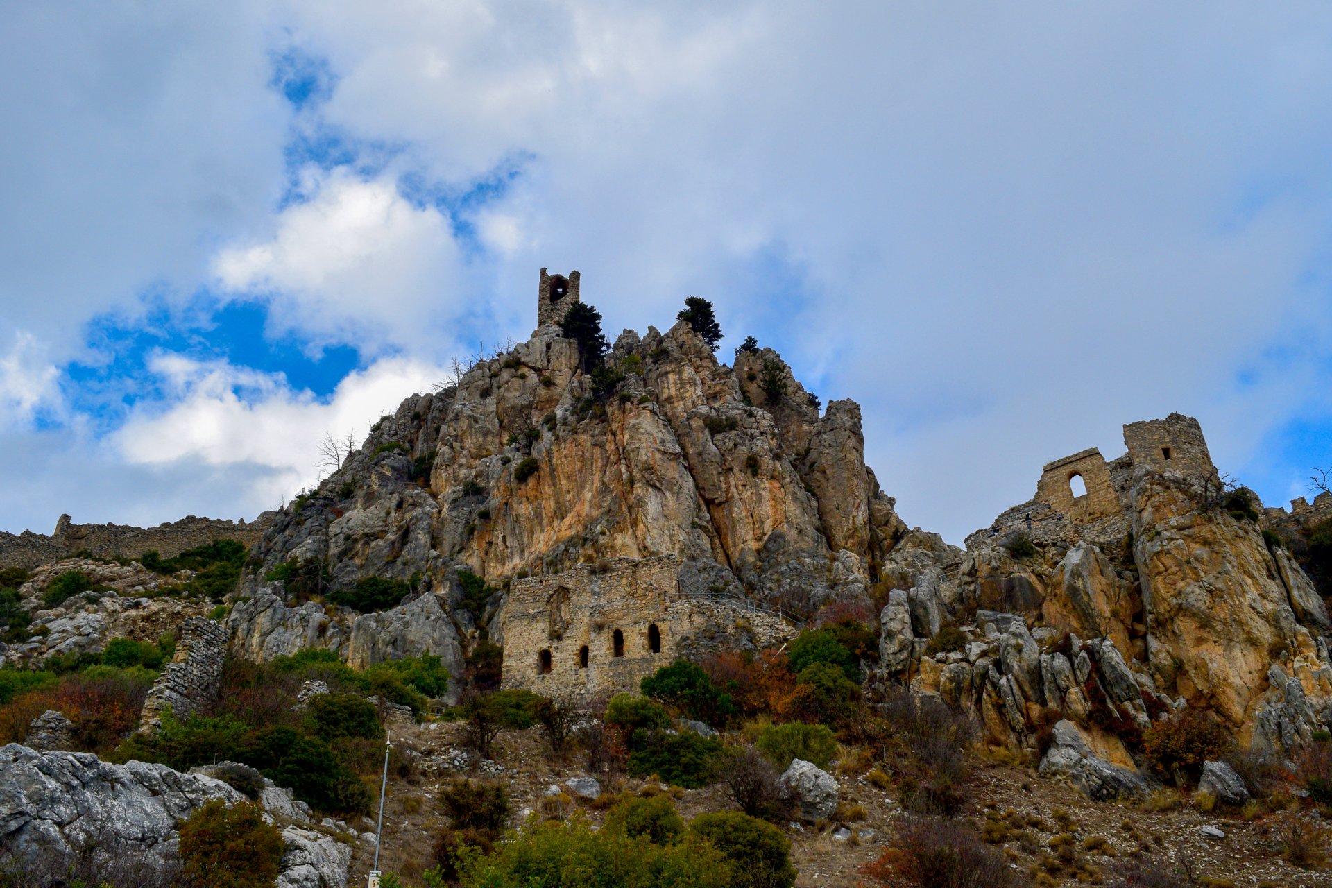 Zindanların Ger&ccedil;ek İşlevi &ndash; Asker&icirc; Odalar, Depolar ve Orta &Ccedil;ağ Mimarisinin Yanıltıcı Karanlığı