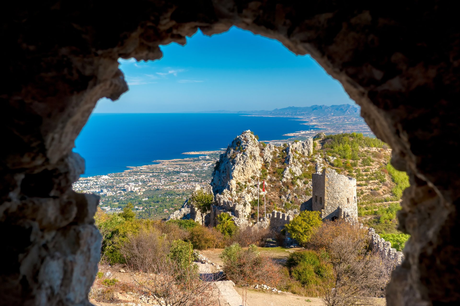 St. Hilarion Kalesi – Beşparmak Dağları’nın Zirvesindeki Efsanevi Gözetleyici, ST. HILARION KALESİ